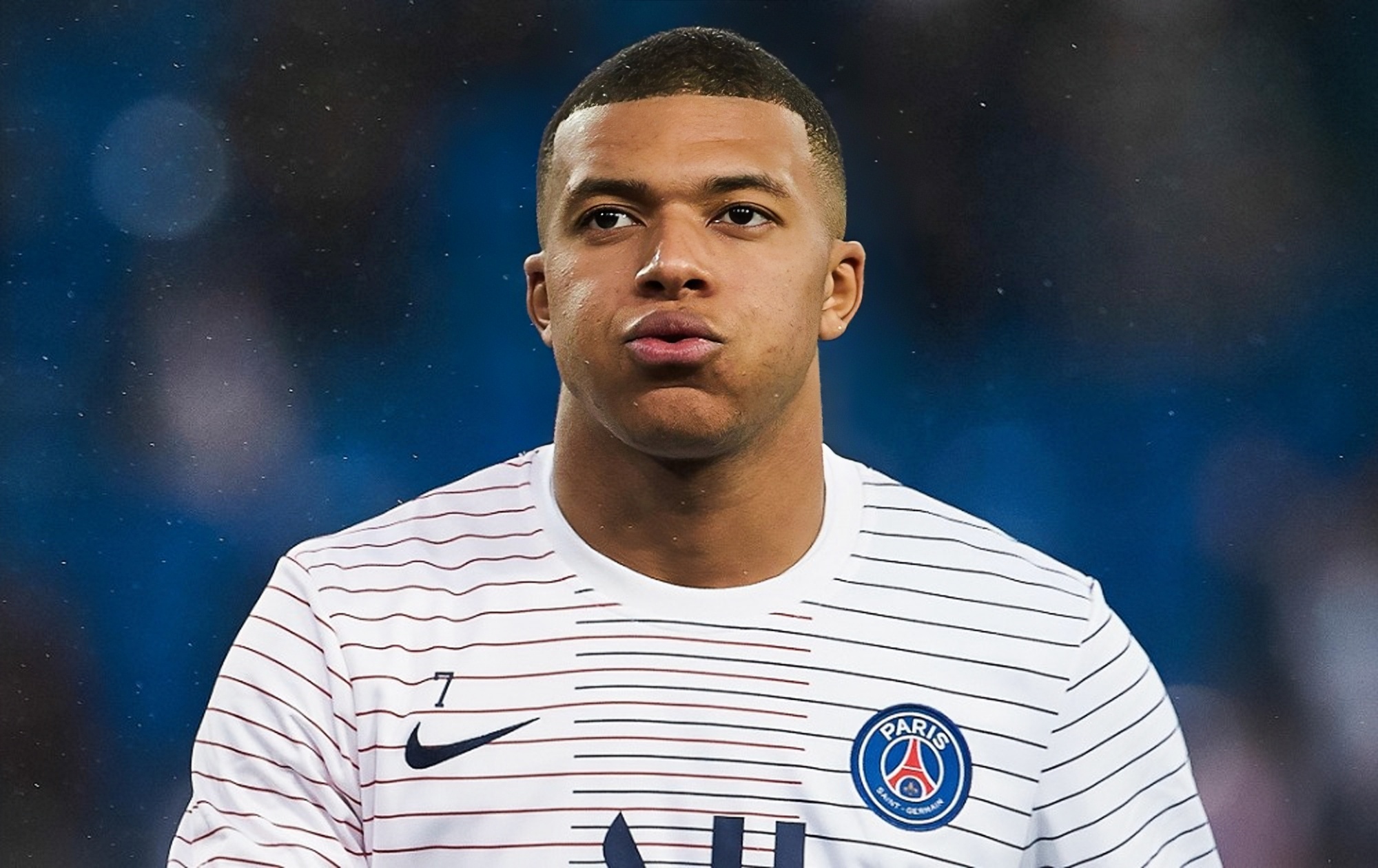 拉普拉塔大学生抗议阿足协新规，背身列队迎接联赛冠军罗萨里奥